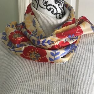 Ladies oblong poppy scarf